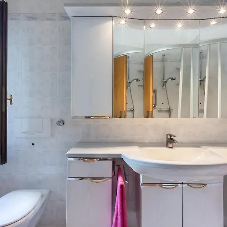 Appartamento Guesthost - House With Terrace!