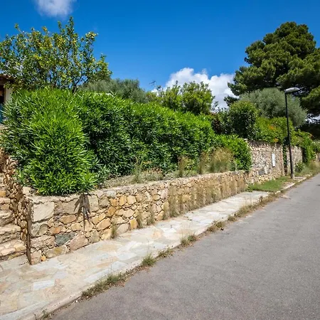 Guesthost - House With Terrace! Apartament Costa Rei